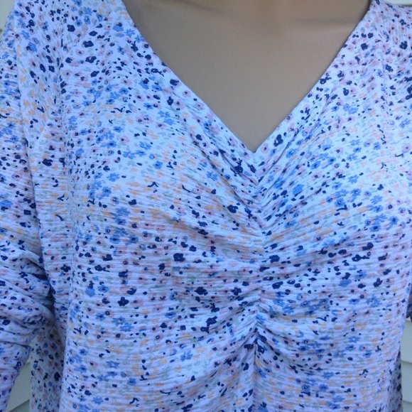 Woman's Top - Picture 6 of 10